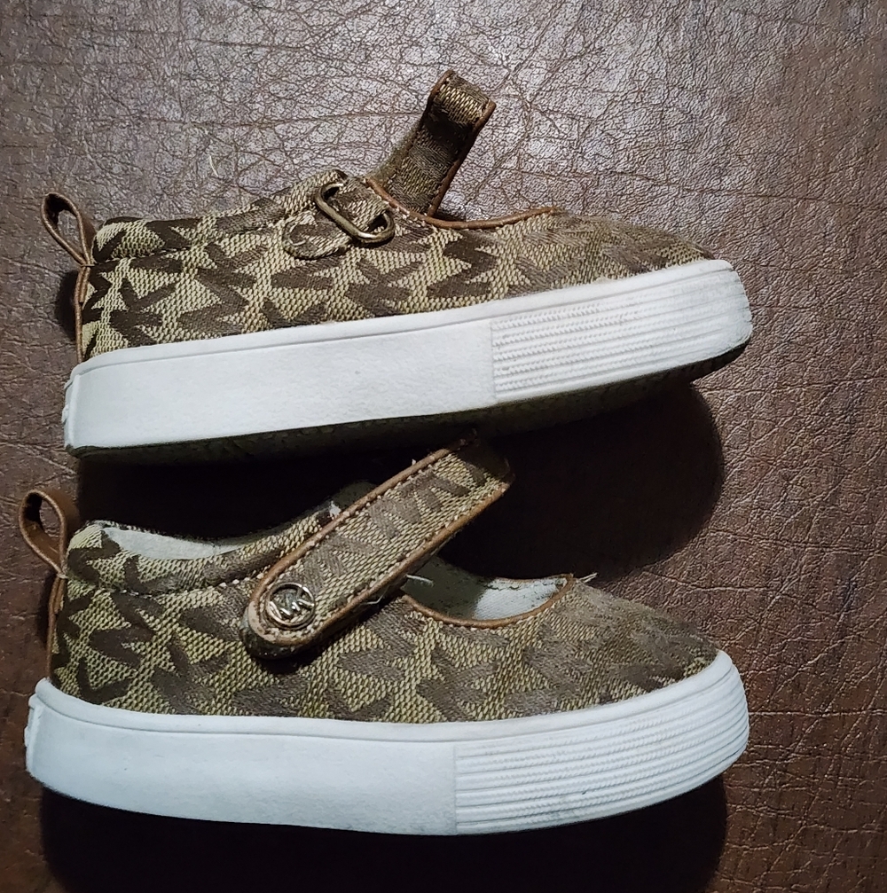 Michael Kors Kids Brown Shoes - Picture 7 of 8